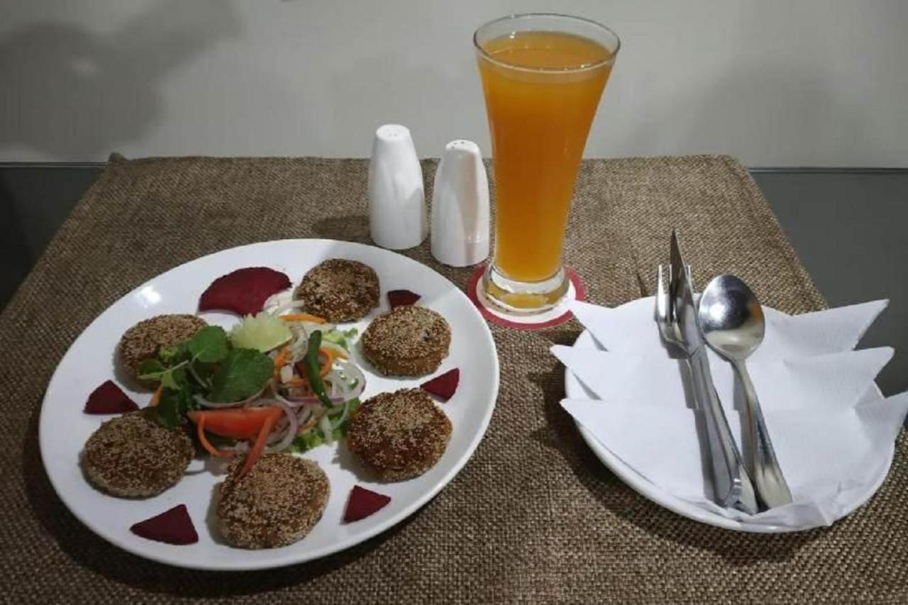 Hotel Atithi Gauháti Kültér fotó
