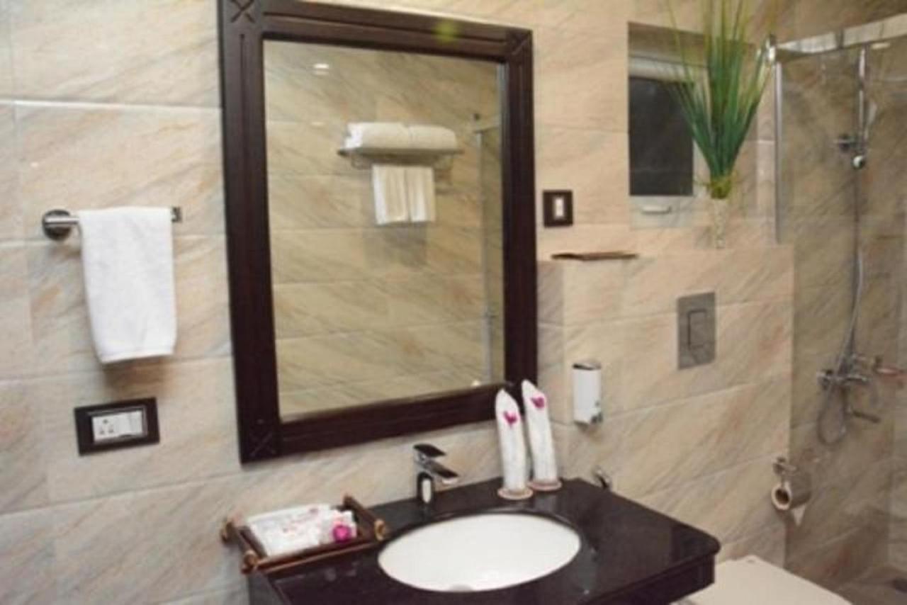Hotel Atithi Gauháti Kültér fotó