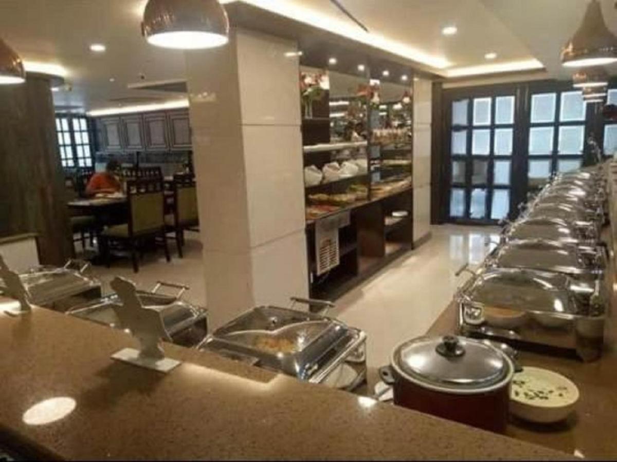 Hotel Atithi Gauháti Kültér fotó