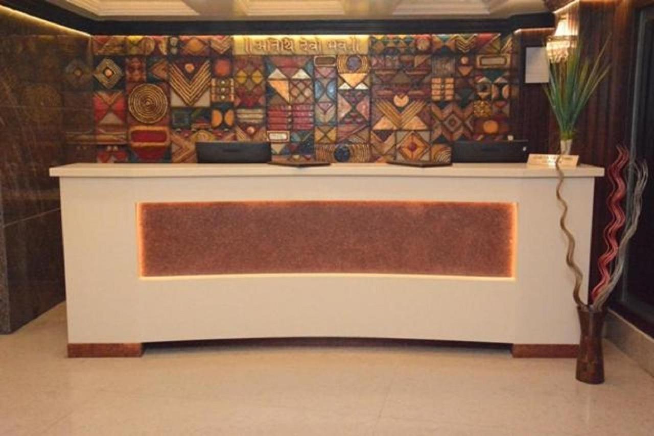 Hotel Atithi Gauháti Kültér fotó