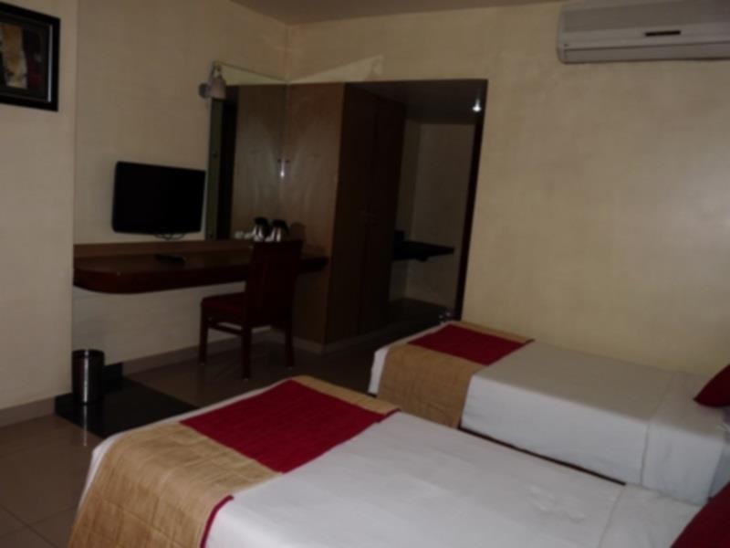 Hotel Atithi Gauháti Kültér fotó