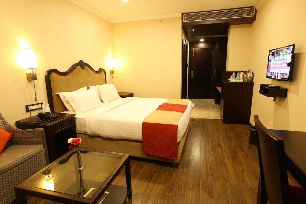 Hotel Atithi Gauháti Kültér fotó