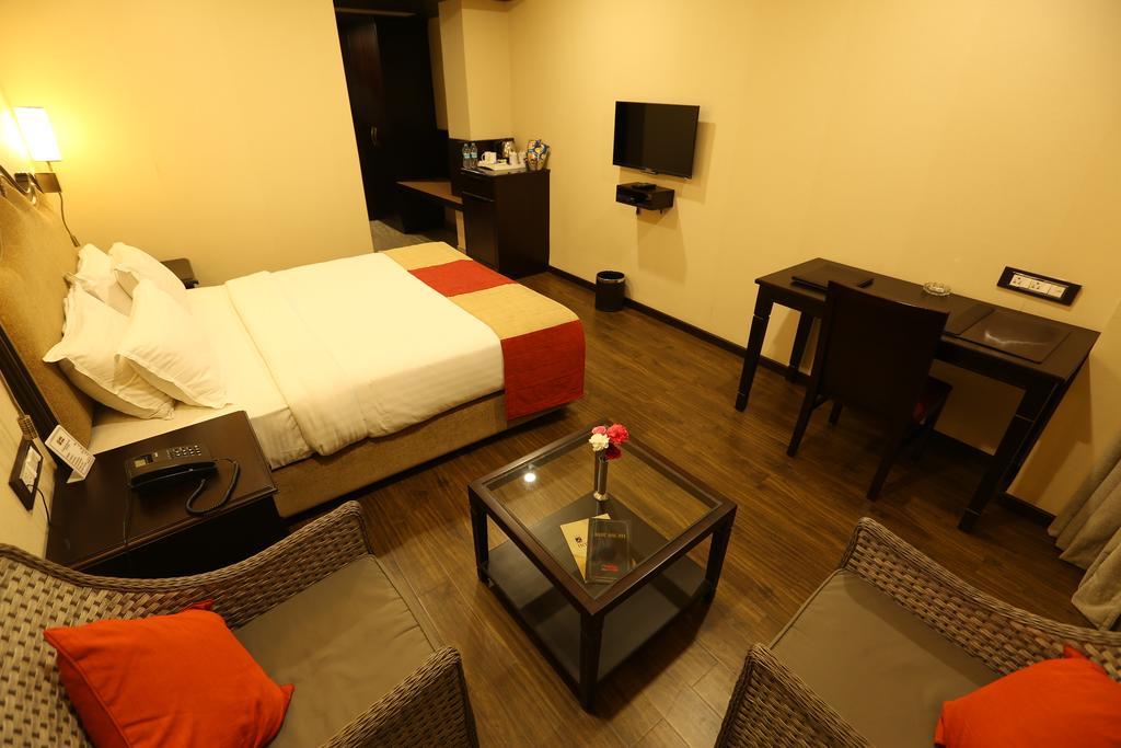 Hotel Atithi Gauháti Kültér fotó