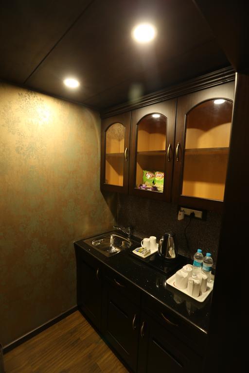 Hotel Atithi Gauháti Kültér fotó
