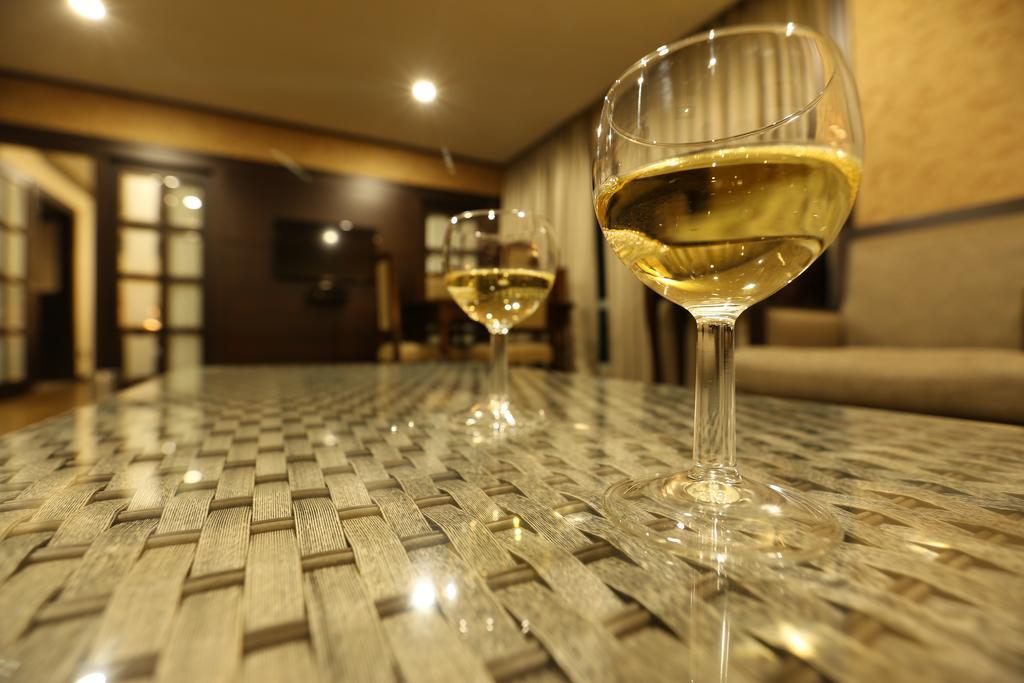 Hotel Atithi Gauháti Kültér fotó