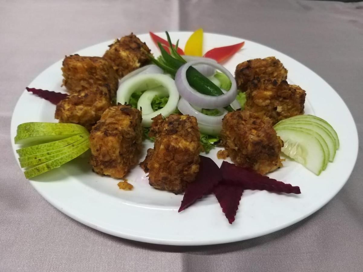 Hotel Atithi Gauháti Kültér fotó